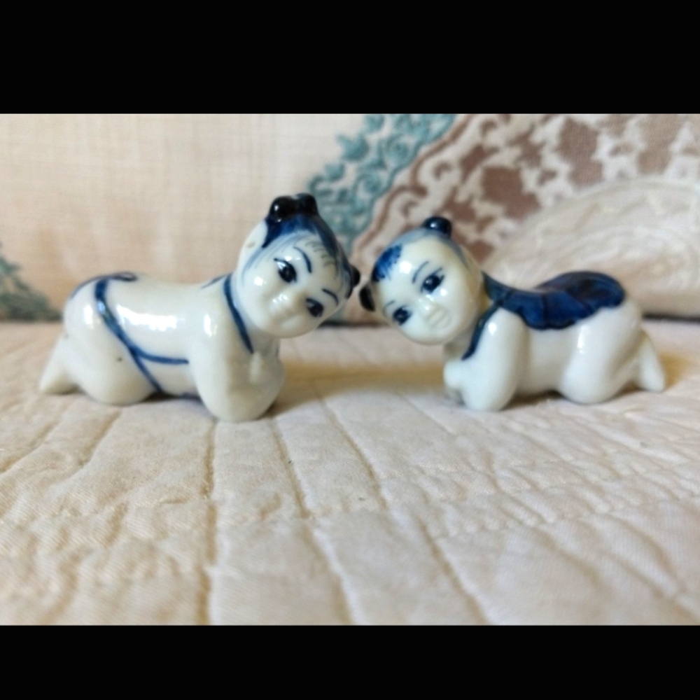 Pair Japanese Hirado Blue White Chopstick Rest Arita Imari Porcelain Children